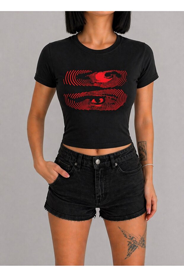 Black Women's Red Graphic Printed Slim Fit T-Shirt