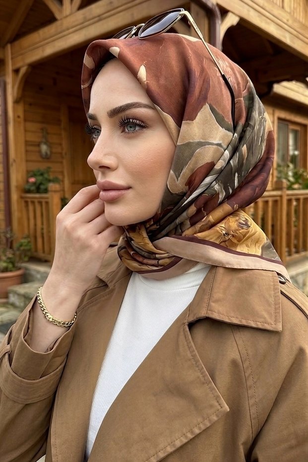 وشاح ناعم منقوش باللون البيج