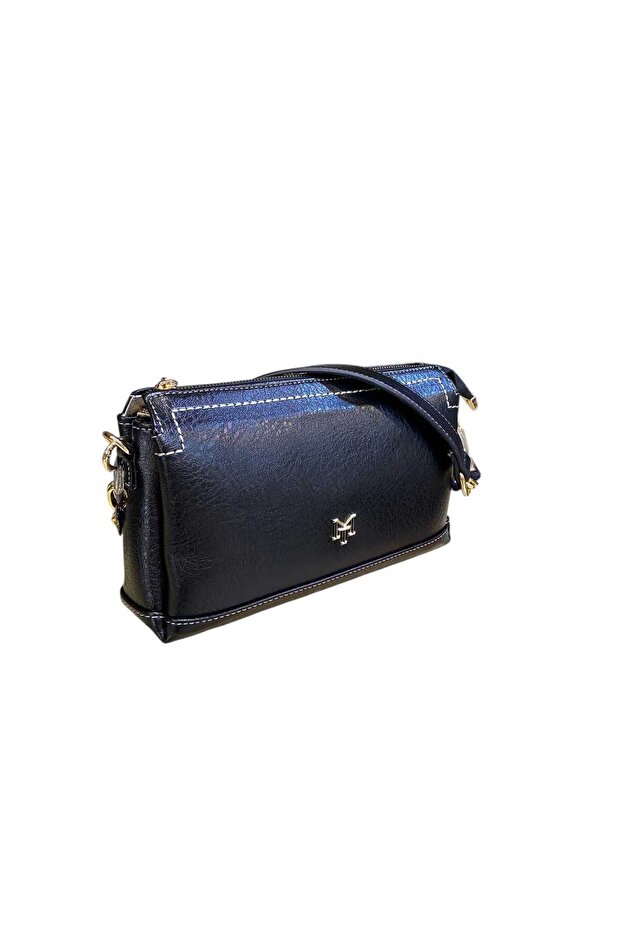 A Stylish and Eye-Catching Amazing Bag in Black