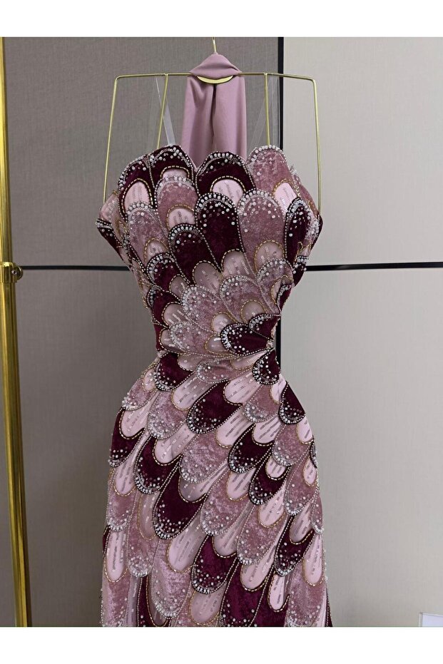 "فستان سهرة بنقشة الأصداف - مطرز بالخرز - "Prom Dress"