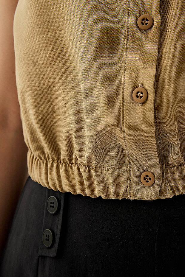 Elastic Waist, Buttoned Front, Zero Sleeve Blouse - 4