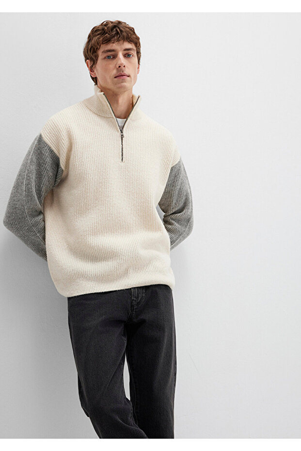 Semi-Zippered Mock Neck Ecru Sweater Loose Fit / Relaxed Fit 0710263-70057