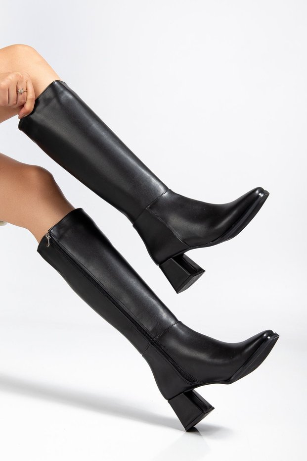 4804 Black Leather Zippered Casual Boots