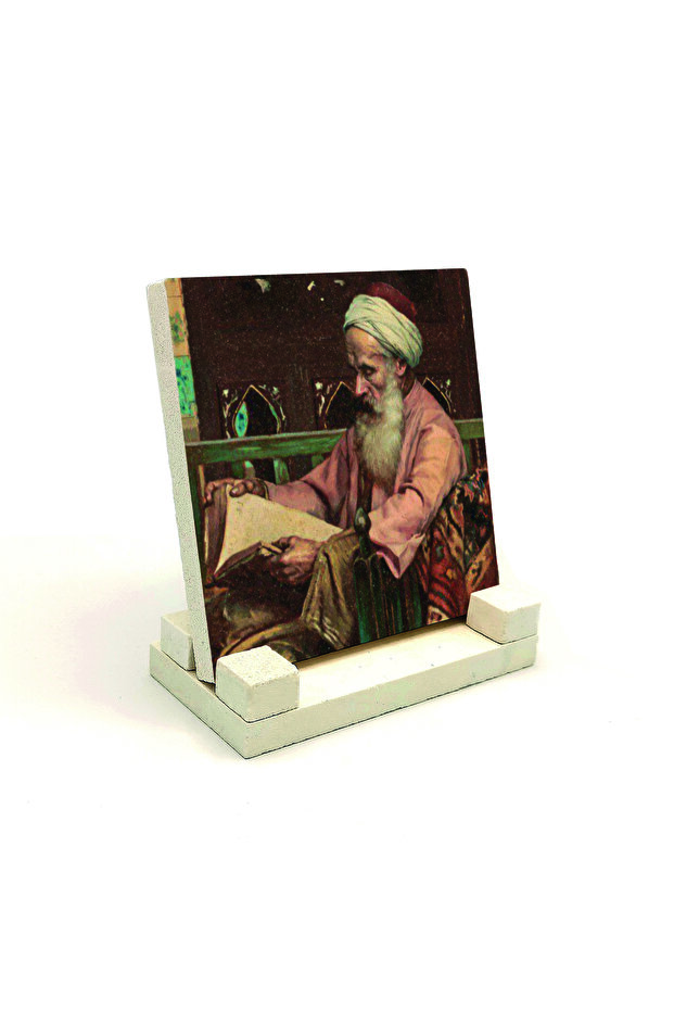 لوحة حجرية مطبوعة رسمية عليها رجل يقرأ كتابًا مقاس 10x10 KRT-130