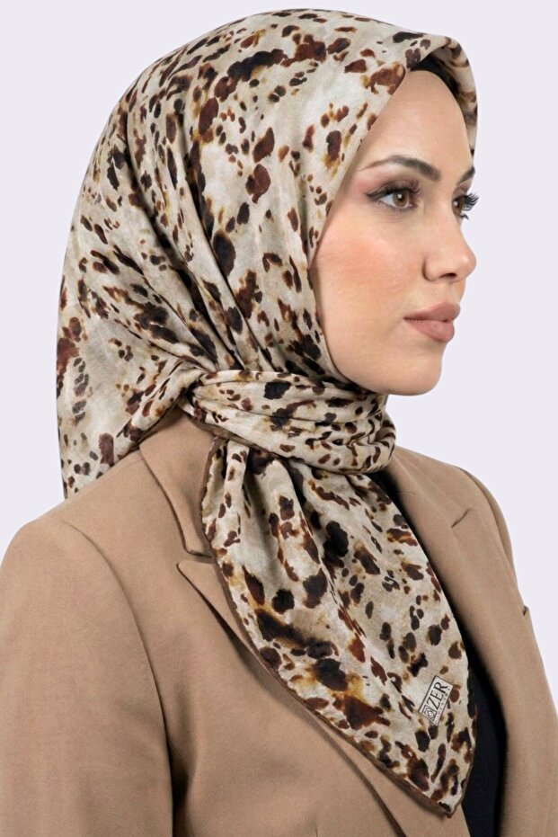 وشاح نسائي ناعم من القطن العضوي بنقشة الفهد باللون البيج