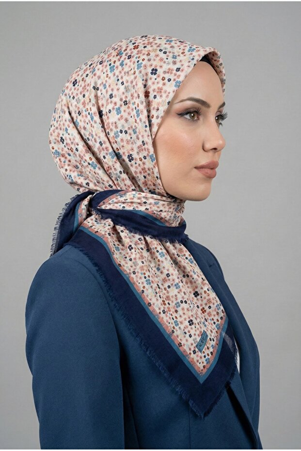 وشاح مزخرف بالزهور مع إطار 6505