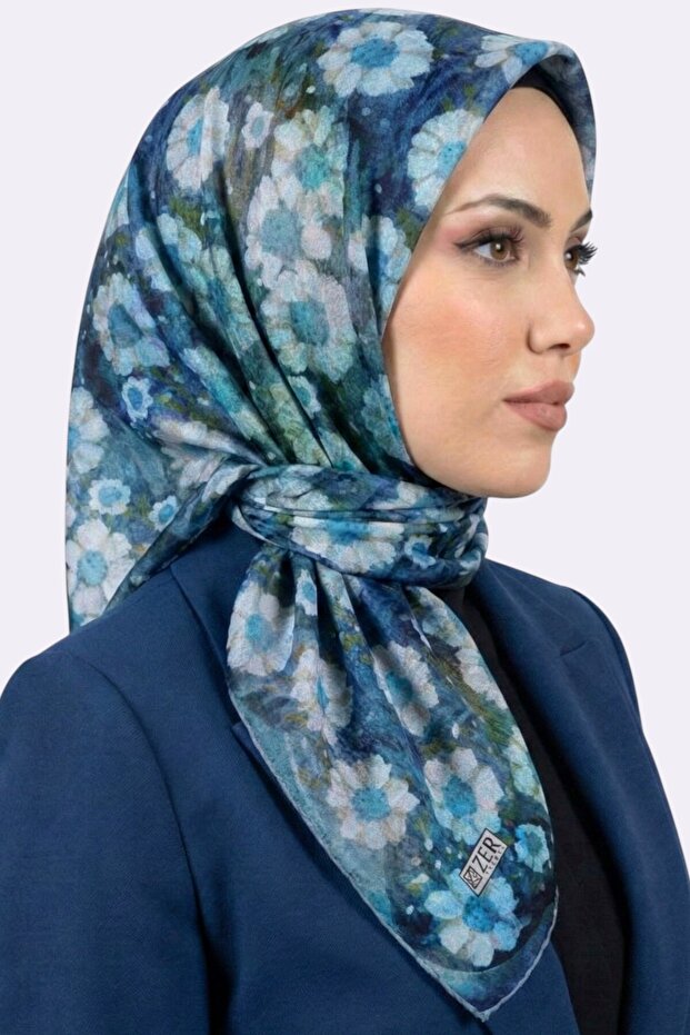 وشاح نسائي ناعم من القطن العضوي بنقشة الزهور الزرقاء
