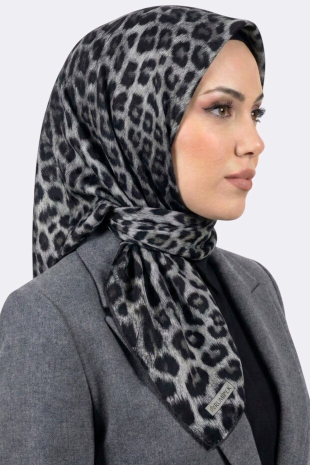 وشاح نسائي ناعم من القطن العضوي بنقشة الفهد الأسود