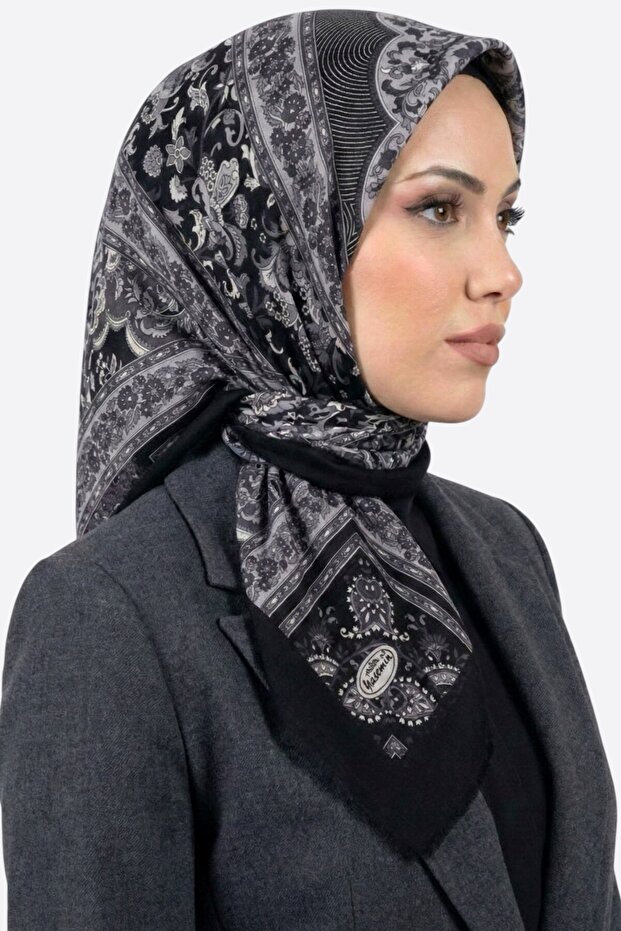 Women's Shawl Patterned Flared Scarf