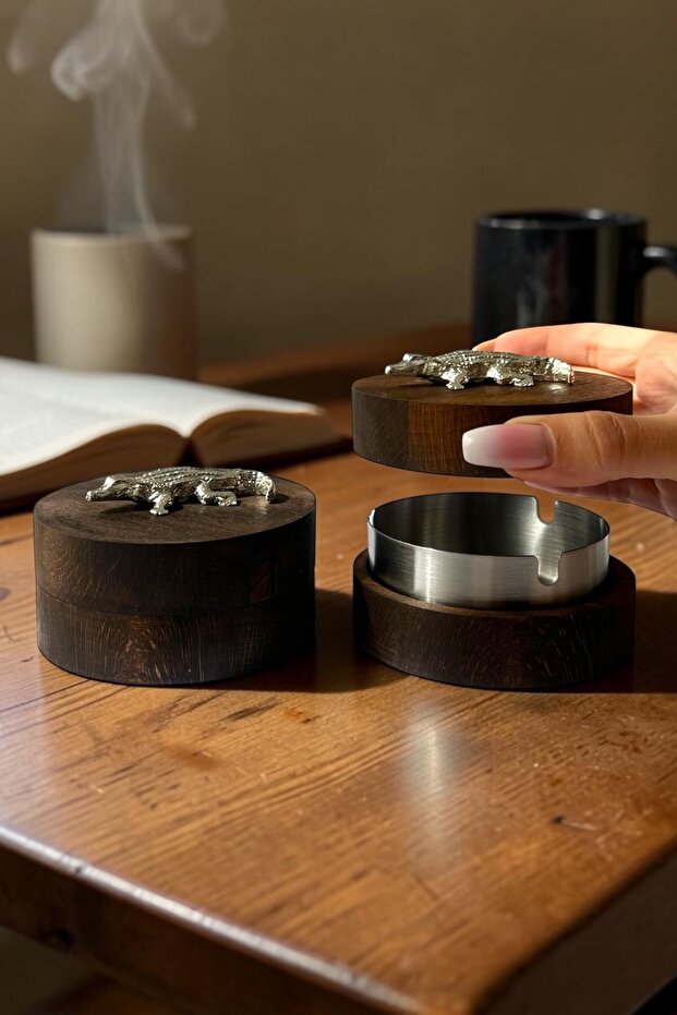 Set of 2 Metal Decorative Ashtrays with Wooden Crocodile Figures, Tabletop Ashtray, Dark Silver Crocodile