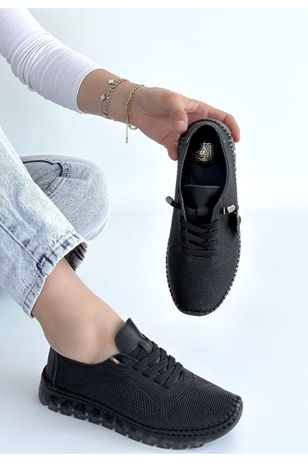Omma Black Leather Laser Lace-Up Sneakers