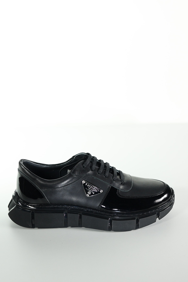 Orthopedic Shoes with Buckle Detail and Balloon Sole