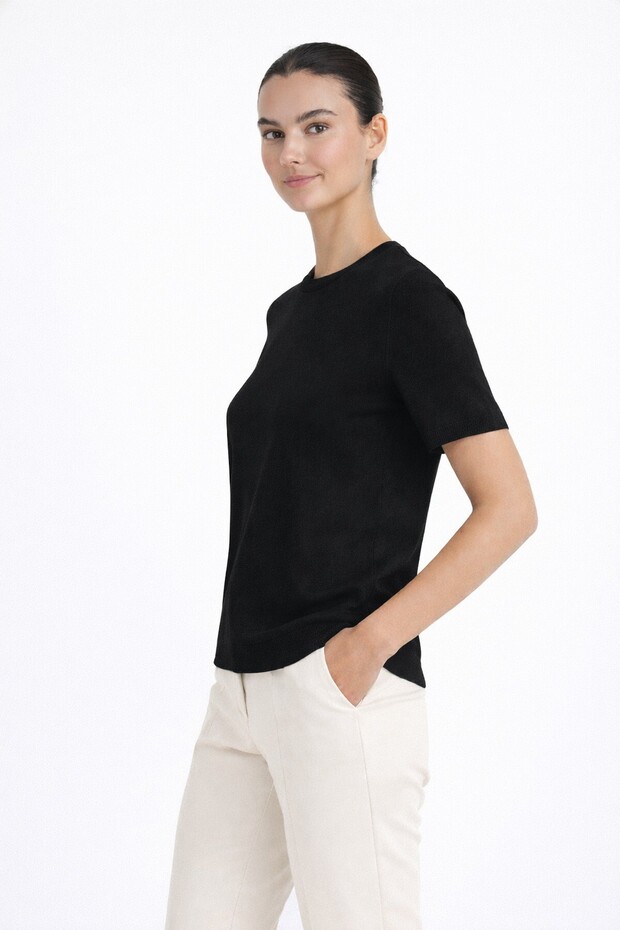 Black Round Neck Women's Sweater