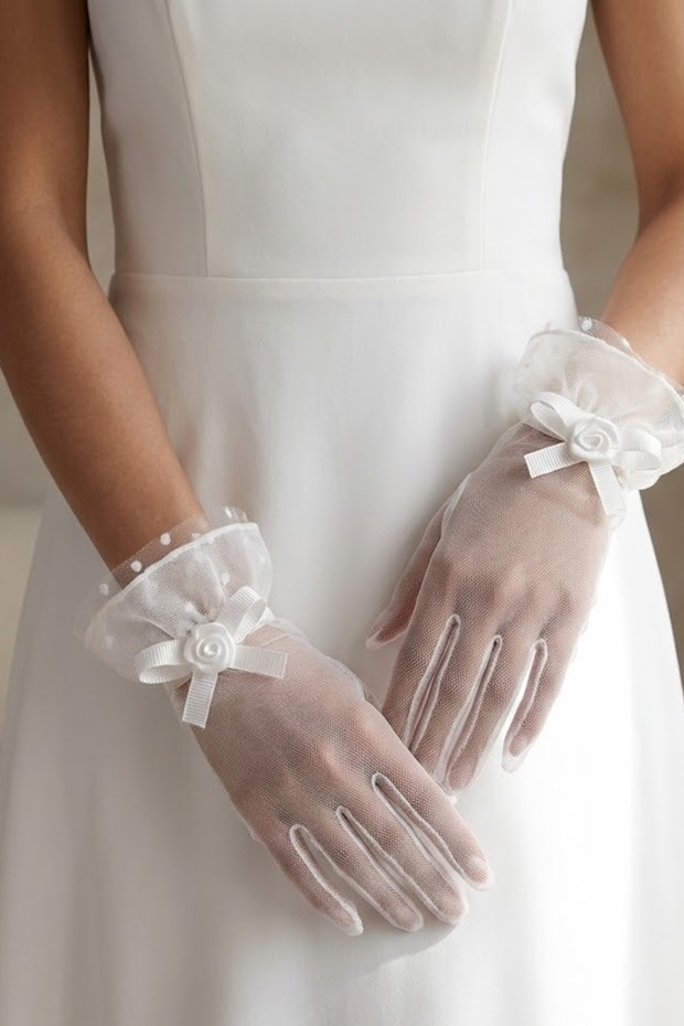 Polka Dot Tulle Bridal Gloves with Rose Detail – Elegant Wedding Accessory Short Model