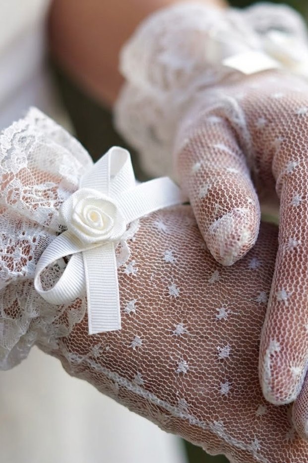 Veramira White Tulle Bridal Gloves – Elegant Wedding Accessory with Polka Dot Lace Wrist Detail