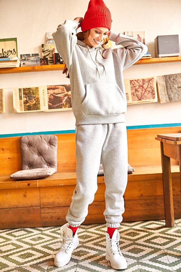 Zestaw dresowy damski w szarym kolorze z kieszenią kangurką i kapturem ETKM-0000052 - 3