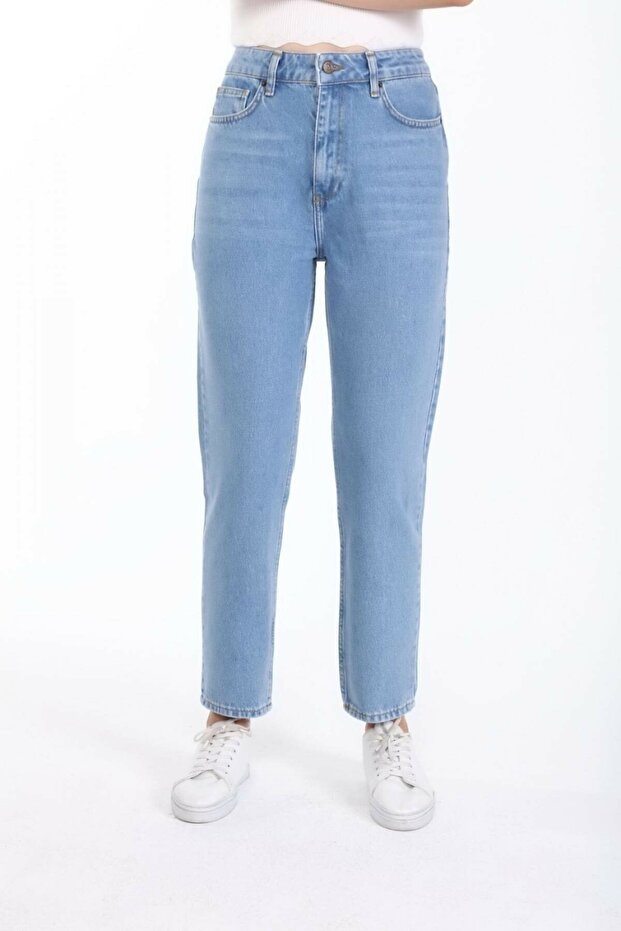 بنطلون جينز أزرق فاتح من Mom Jean