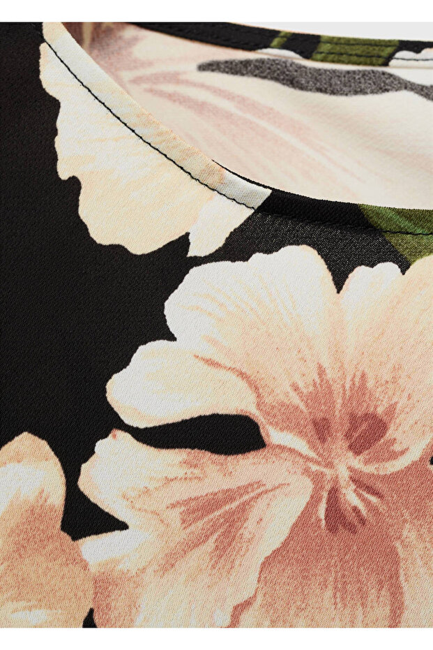 Kleid mit Blumenmuster und Volantärmeln - 7