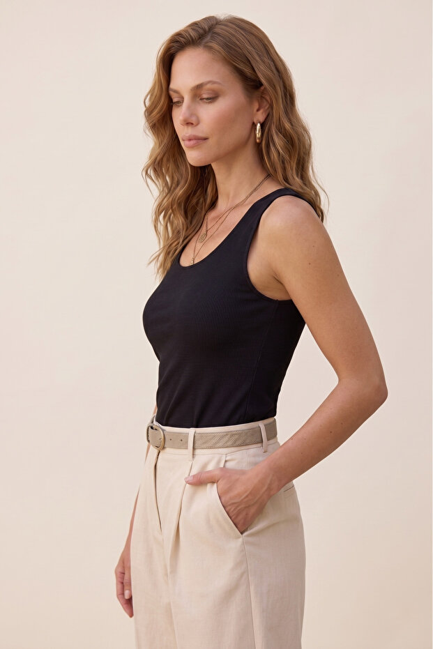Women's Black U-Neck Lined Sleeveless Sandy Fabric Blouse