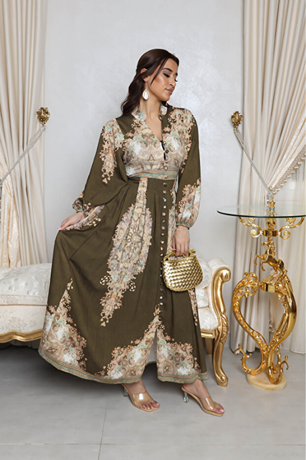 Classic dress with a patterned design - 3