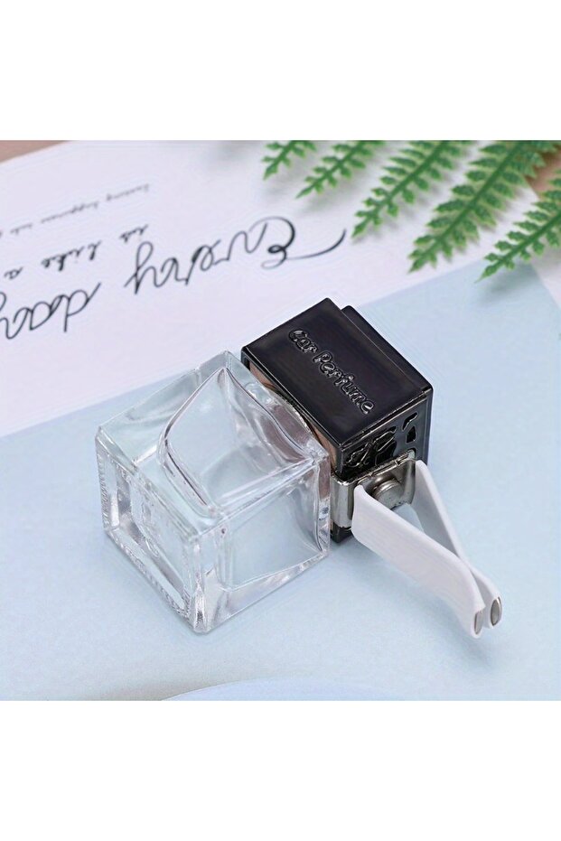 جهاز عطر السيارة الأسود وناشر العطور - موزع عطور معبأ في زجاجة مع حاوية بمشبك معدني، عالمي الاستخدام