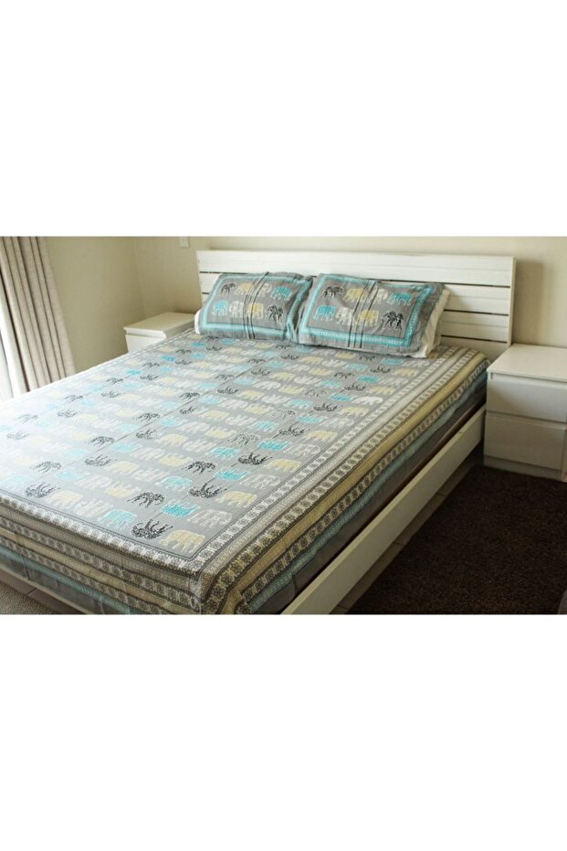 Bedsheet with 2 Pillow Covers – Elephant motif