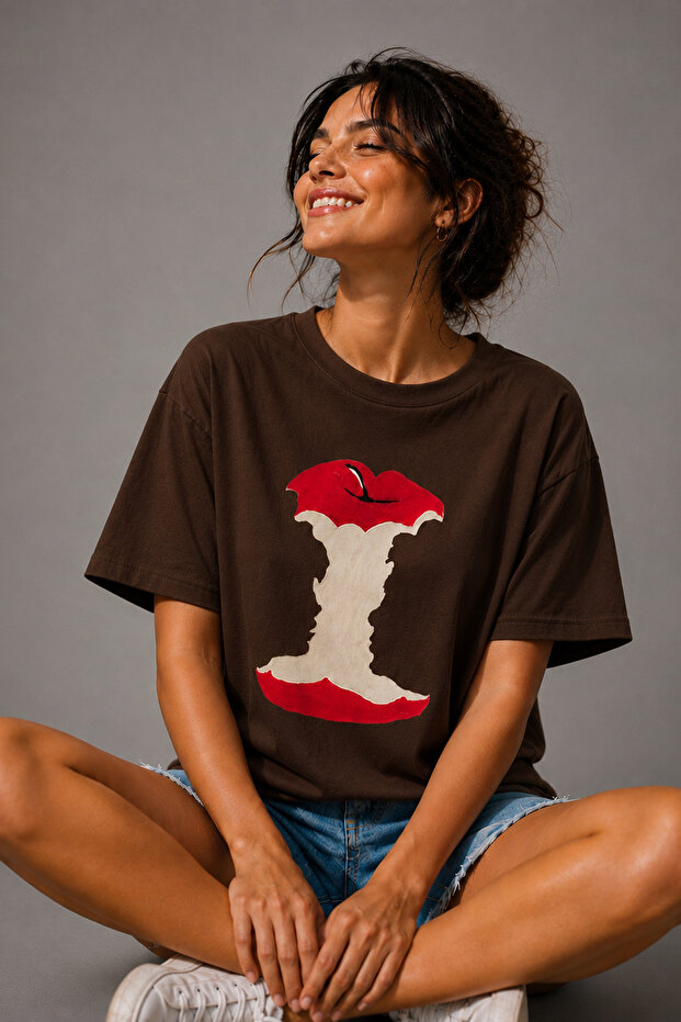 Bitten Apple Printed Unisex Oversize T-Shirt – Cotton Crew Neck Casual T-Shirt