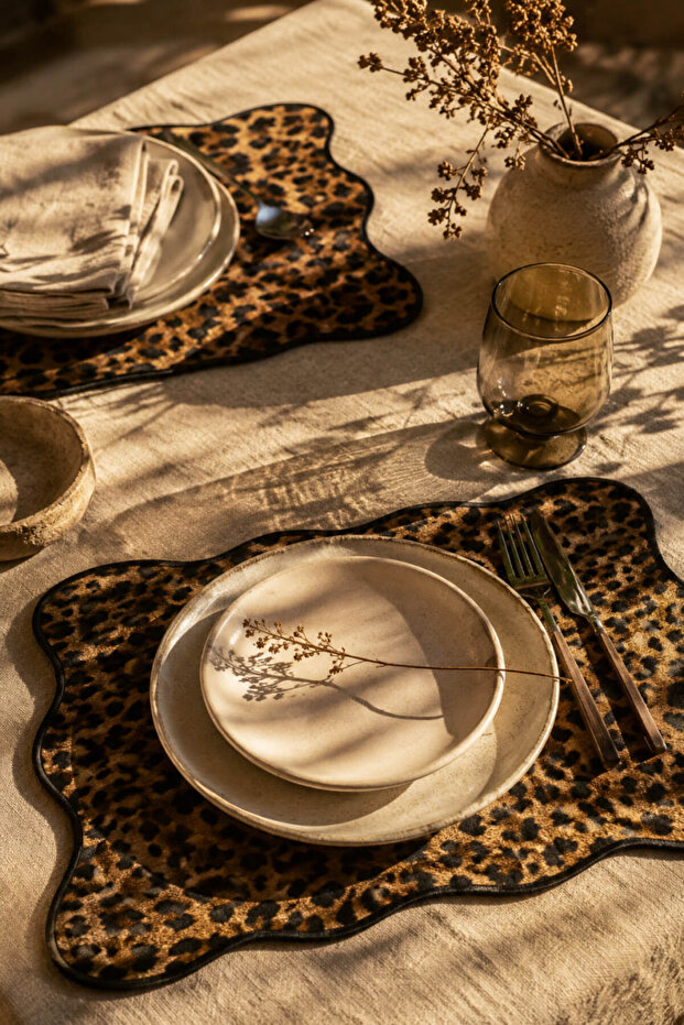 2 Pieces Leopard Patterned Leather American Service Mat 35X45 cm Stylish Tableware Presentation Mat
