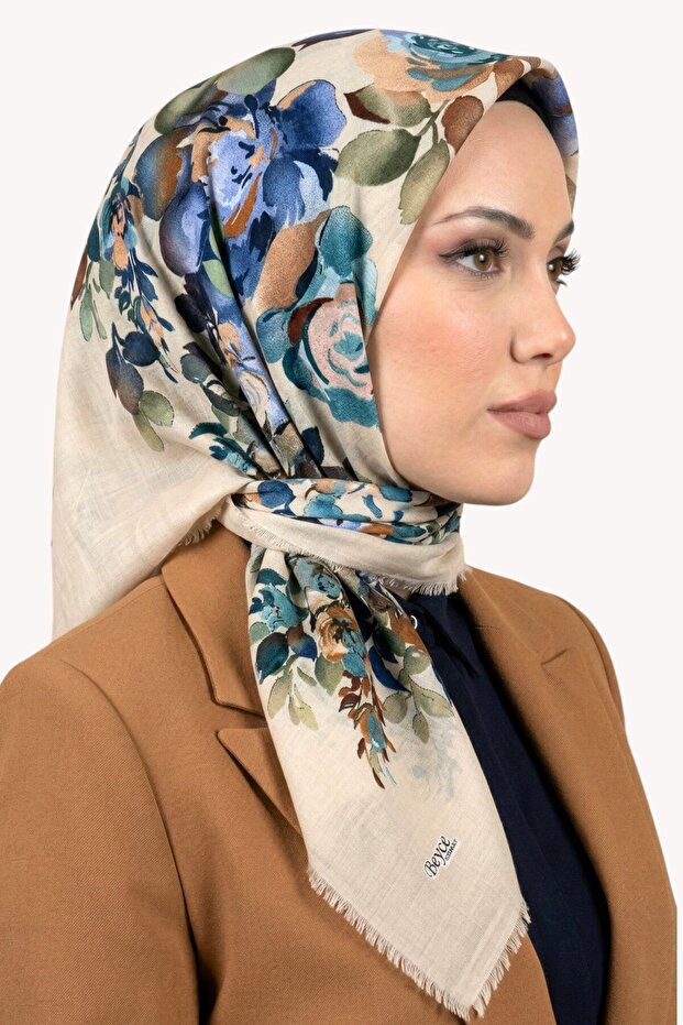 وشاح نسائي بيج مزين بالزهور
