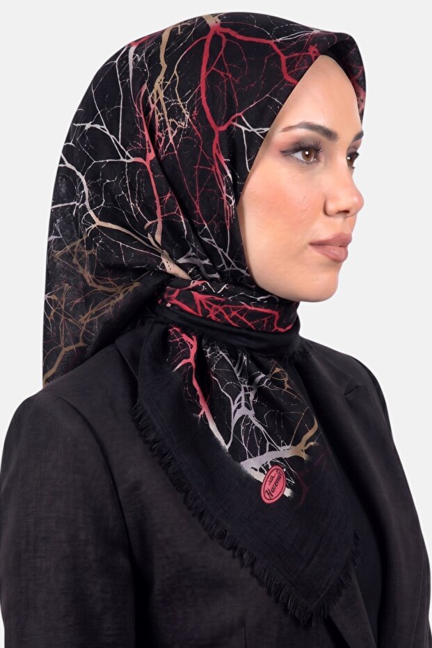 وشاح نسائي أسود ورمادي بنمط فروع الأشجار