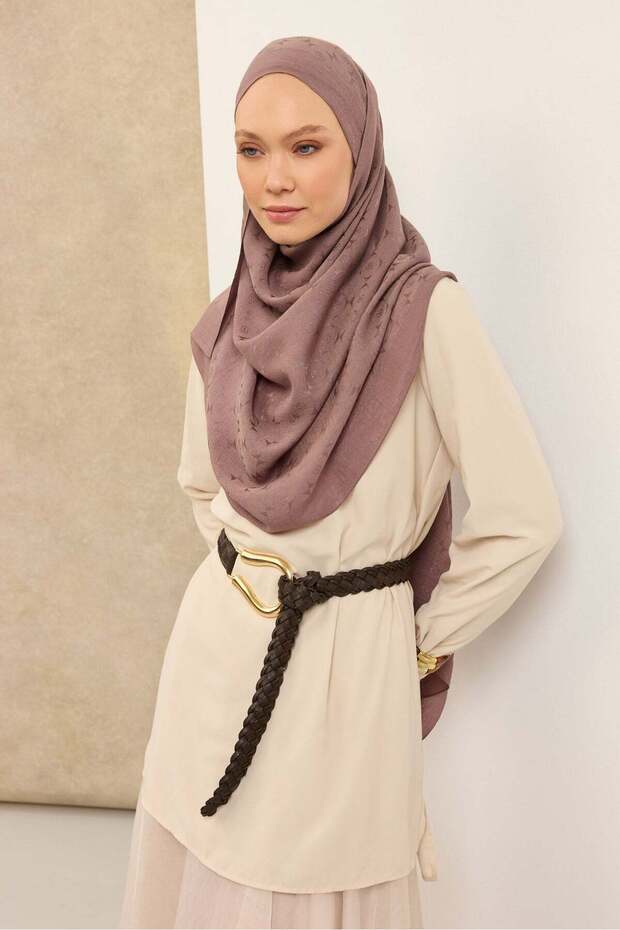 شال قطني من نايا ميني مونوغرام مينك