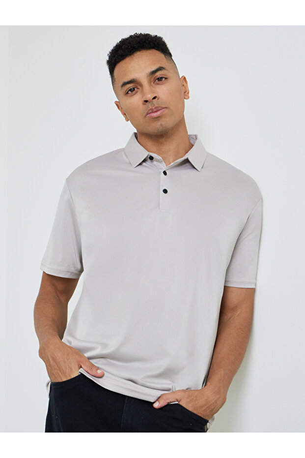 Men Solid Regular Fit Polo
