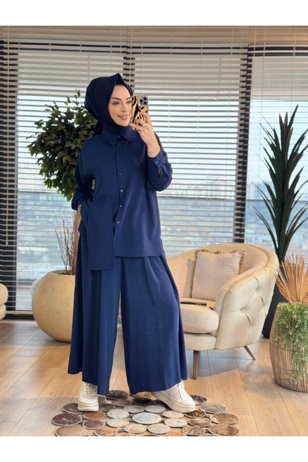 73067 بدلة بتفاصيل جانبية وجيوب باللون الأزرق الداكن