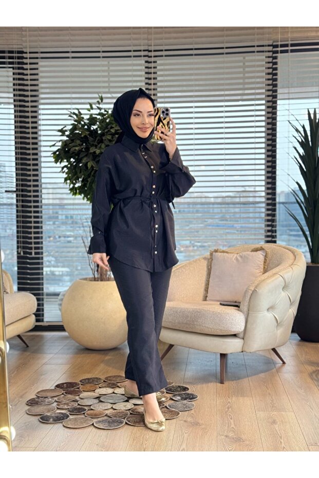 22678 بدلة بأكمام مزينة بأزرار معدنية باللون الأسود
