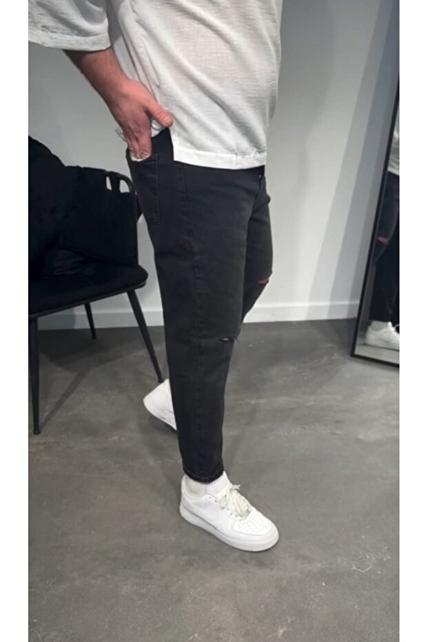 Men's Black Distressed Boyfriend Jeans