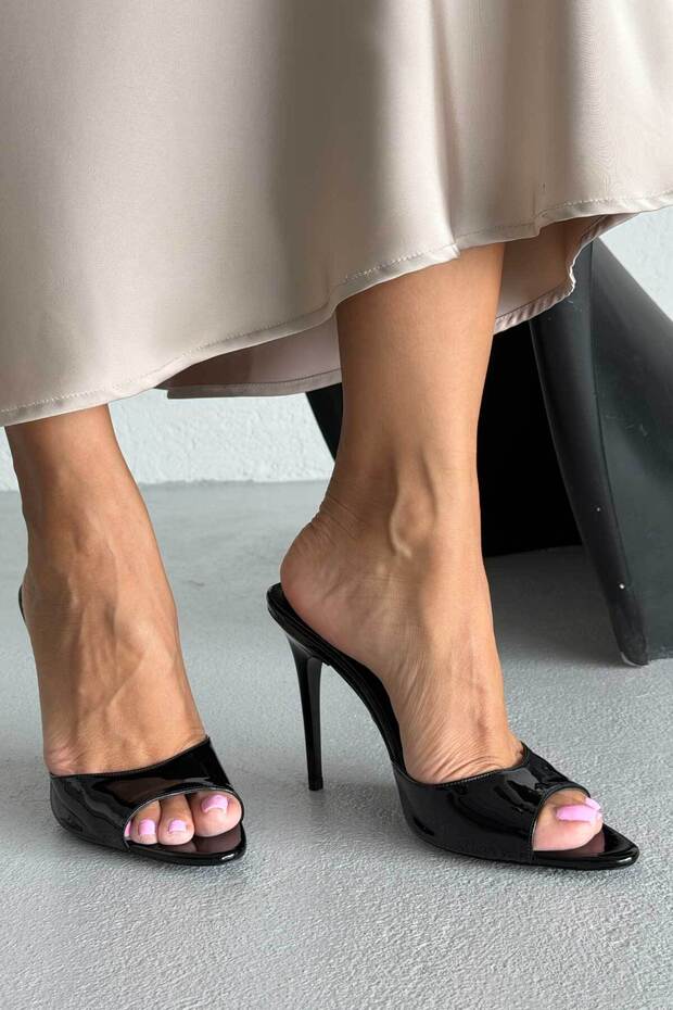 Jasna Black Patent Leather