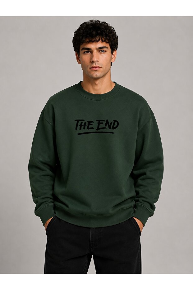 سويت شيرت بطباعة The End وياقة دائرية وتفاصيل مطرزة بخيطين