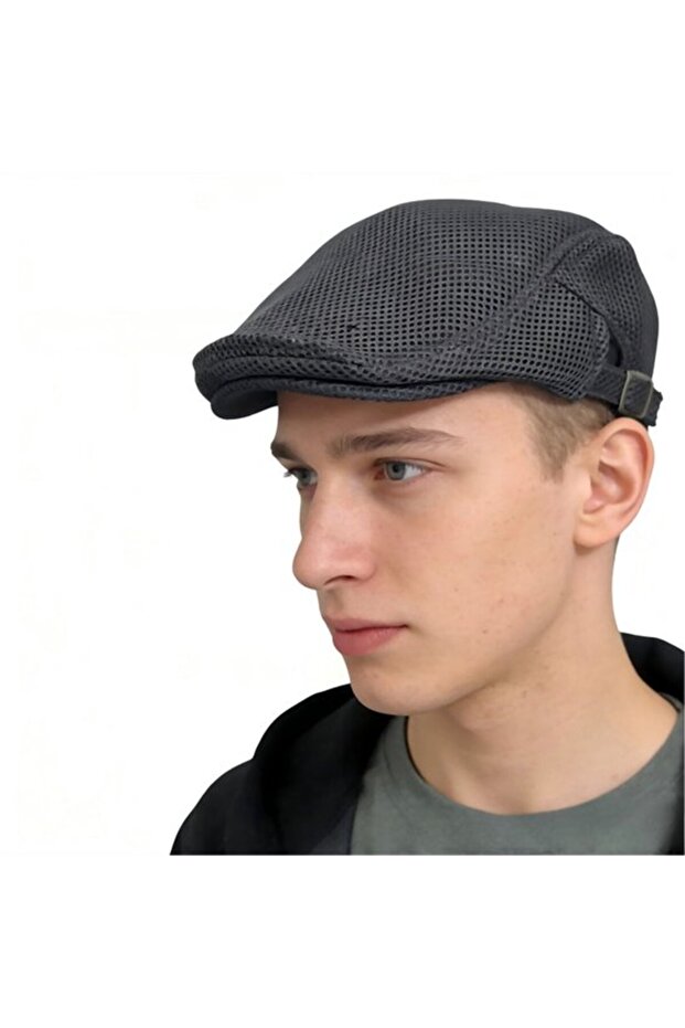 Breathable mesh hat adjustable 55-59cm for golf/hiking.