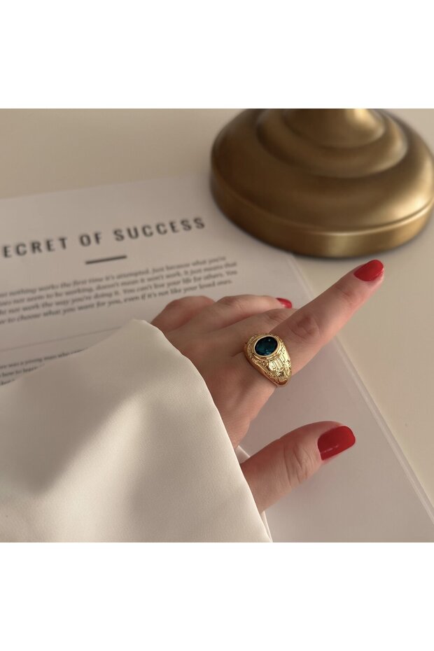 Gold Oval Dark Blue Stone Ring