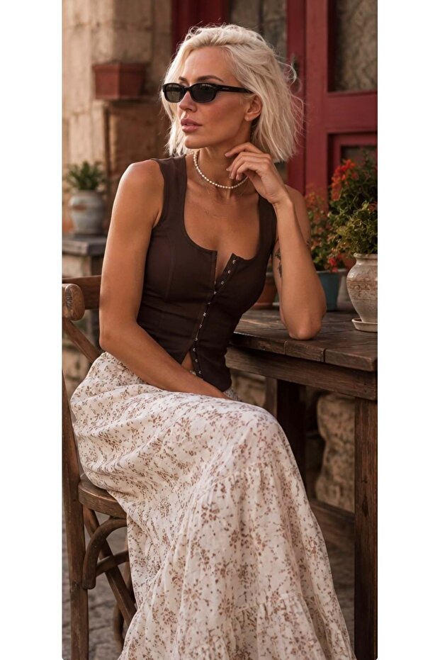 Square Collar Blouse with Agraf Closure and Corset Look