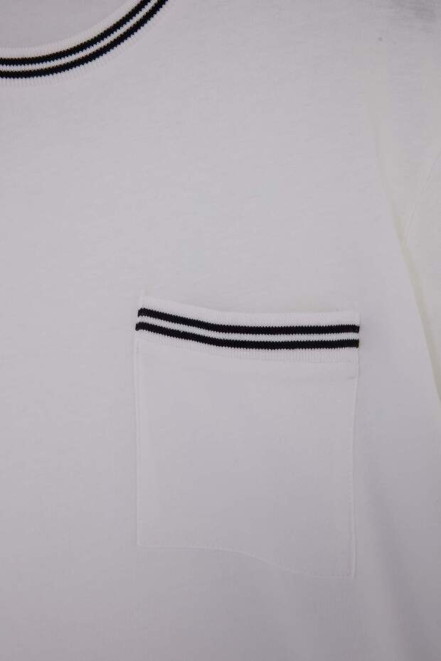 Ekru Büyük Beden Regular/Normal Kesim Cep ve Triko Bant Detaylı T-Shirt TMNSS25BF00027 - 4