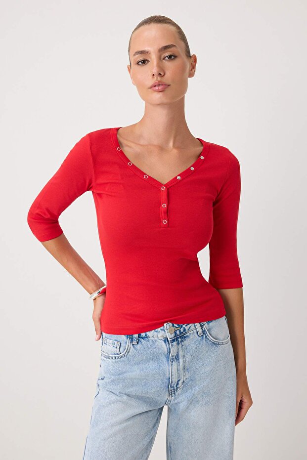 Kırmızı Fitted/Vücuda Oturan V Yaka Truvakar Kol Çıtçıtlı Pamuk Ribana Örme Bluz TWOSS26BZ01006