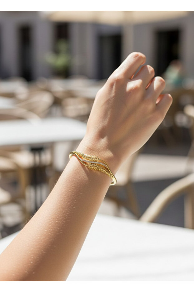 Xuping Gold Stone Palace Openwork Handcuff - 26Xpke04