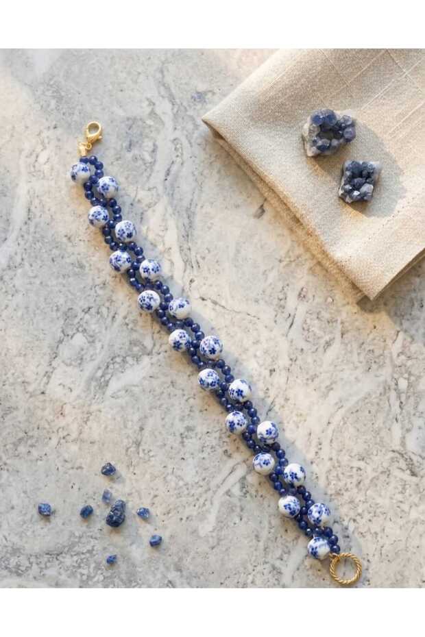 Flower Patterned Glass Bead Bracelet
