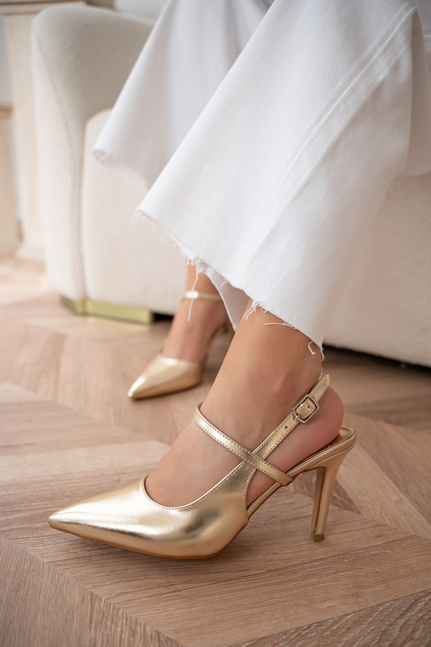 Rouge Asymmetrical Cut Women's Gold Heeled Shoes