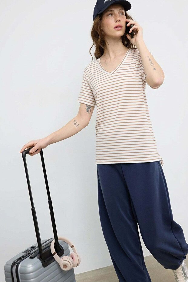 Μπλουζάκι V-Neck Basic Με μείγμα βισκόζης - 1