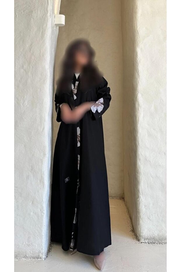 عباية ورد, بتصميم الورود الناعم