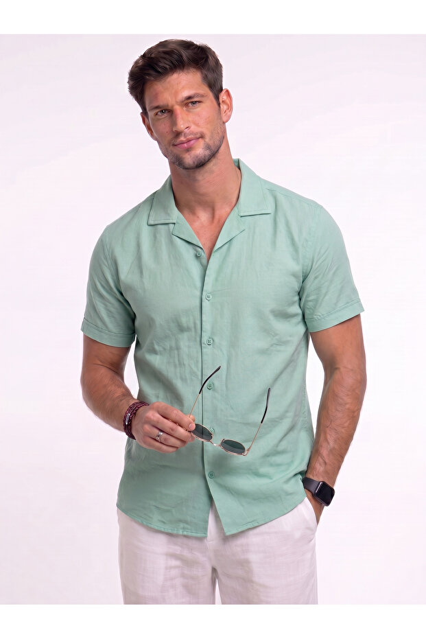Men’s Solid Short Sleeve Resort Collar Shirt
