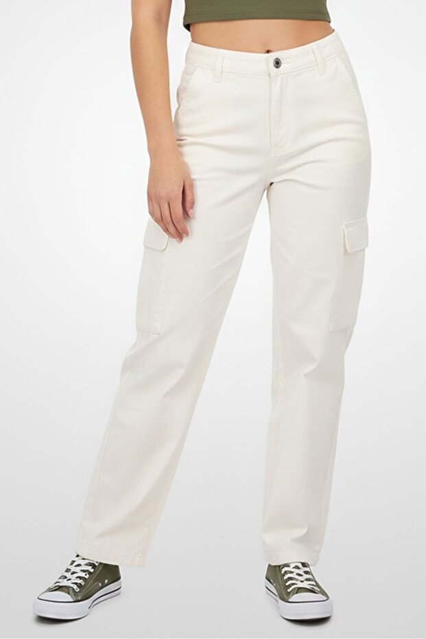 Women Straight Fit Solid Cargo Pants, Off White