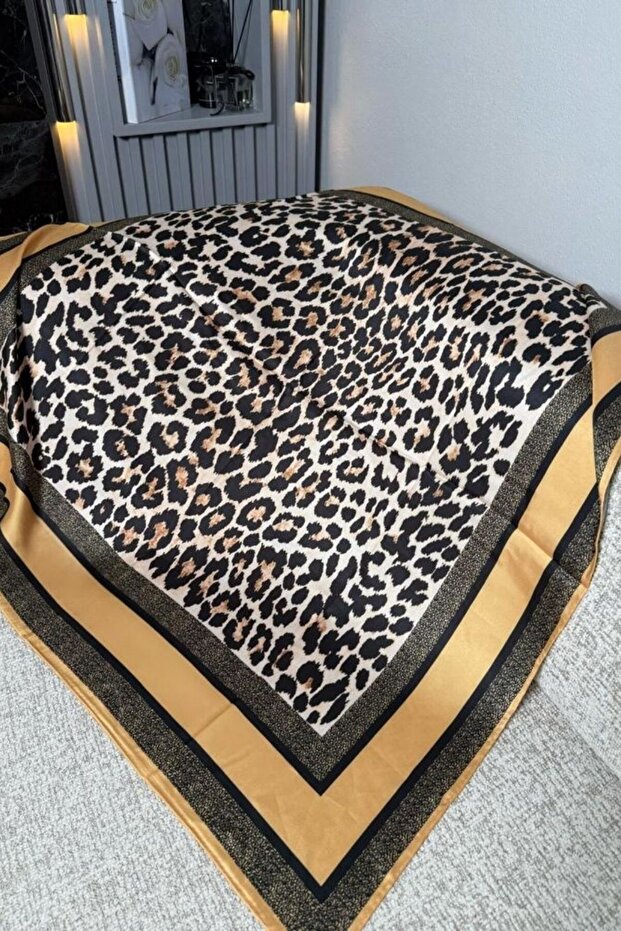 Square Model Leopard Pattern Silk Scarf Twill Shoulder Accessory Foulard